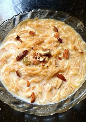 A picture of Sheer khurma.
