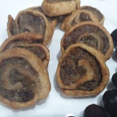 A picture of Samosa pinwheels.
