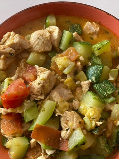 Una foto de Guiso de Zucchini y Pollo