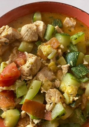 Una foto de Guiso de Zucchini y Pollo