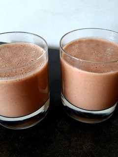 Una foto de Batido de plátano, cacao y avellanas