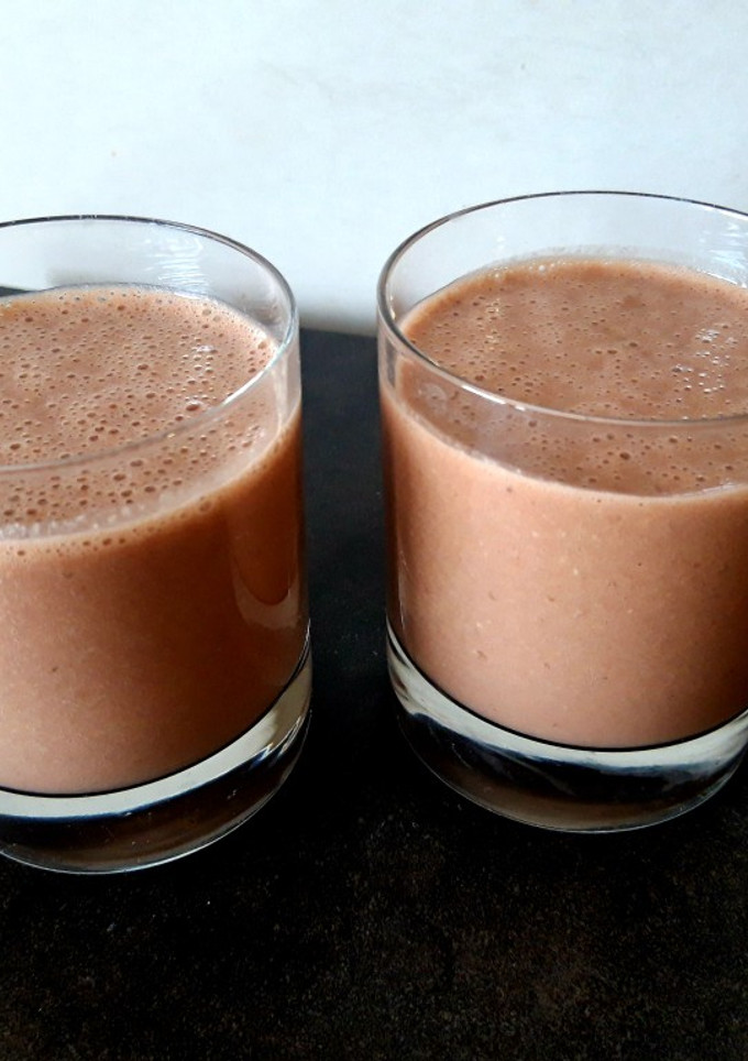 Una foto de Batido de plátano, cacao y avellanas