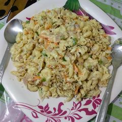 A picture of White pasta with veggies.