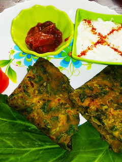 पालक का पराठा (Palak ka Paratha recipe iin hindi) रेसिपी मुख्य फोटो