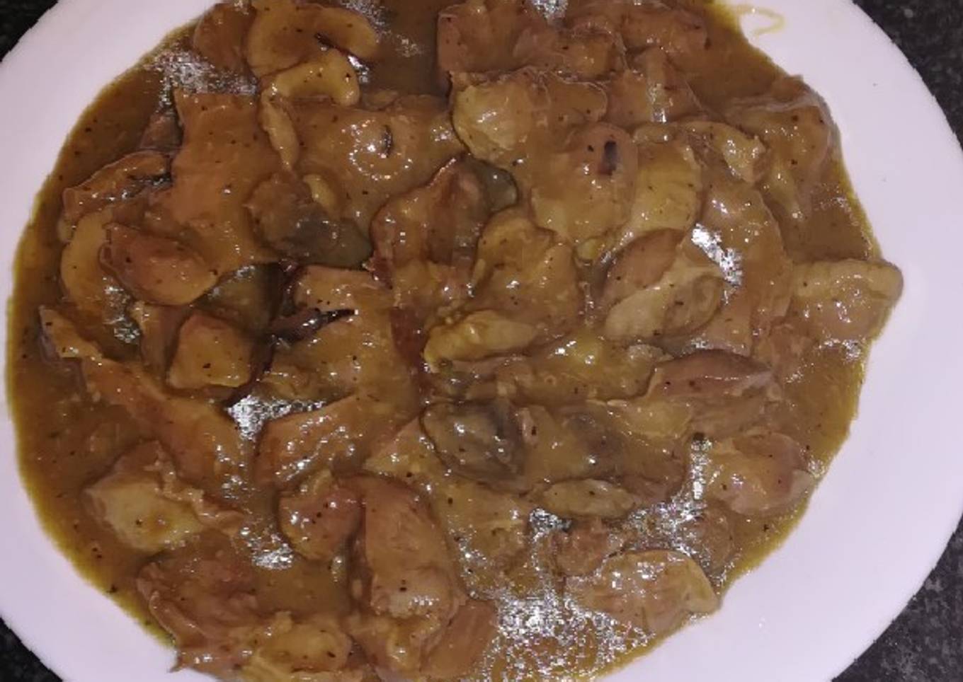 Mollejas de pollo en salsa de champiñones en la olla GM g