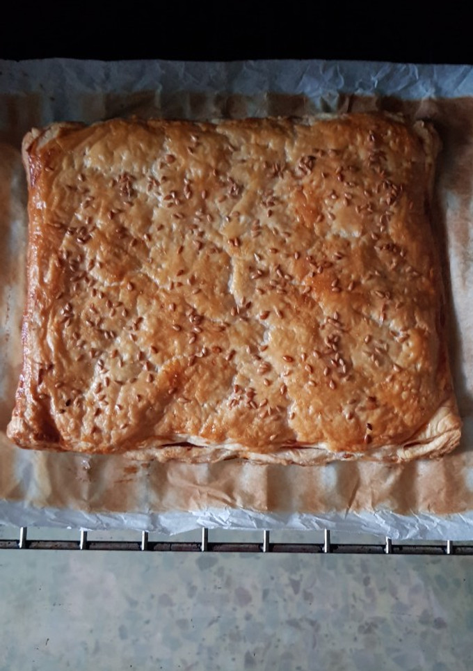 Una foto de Empanada de verduras y jamón york 🍆🥕