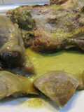 Codillo de cerdo con alcachofas en salsa alkale