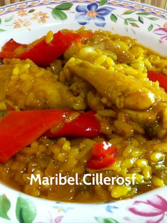 Una foto de Arroz caldoso, con alitas de pollo