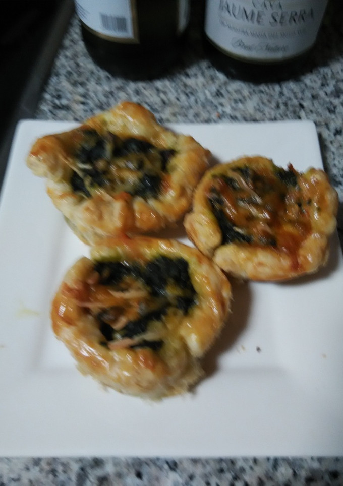 Una foto de Hojaldritos rellenos de espinacas