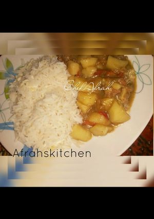 A picture of White rice with potatoes soup.