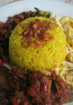 Foto resep Nasi Kuning Rice Cooker ala Ayuni