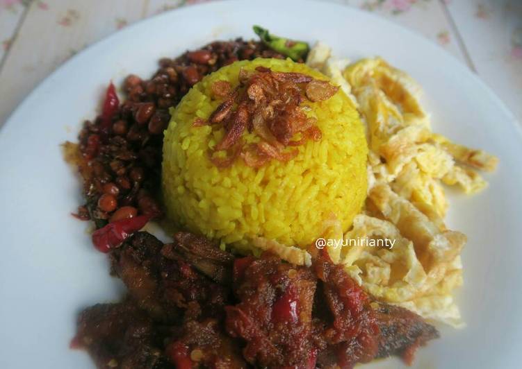 Nasi Kuning Rice Cooker ala Ayuni