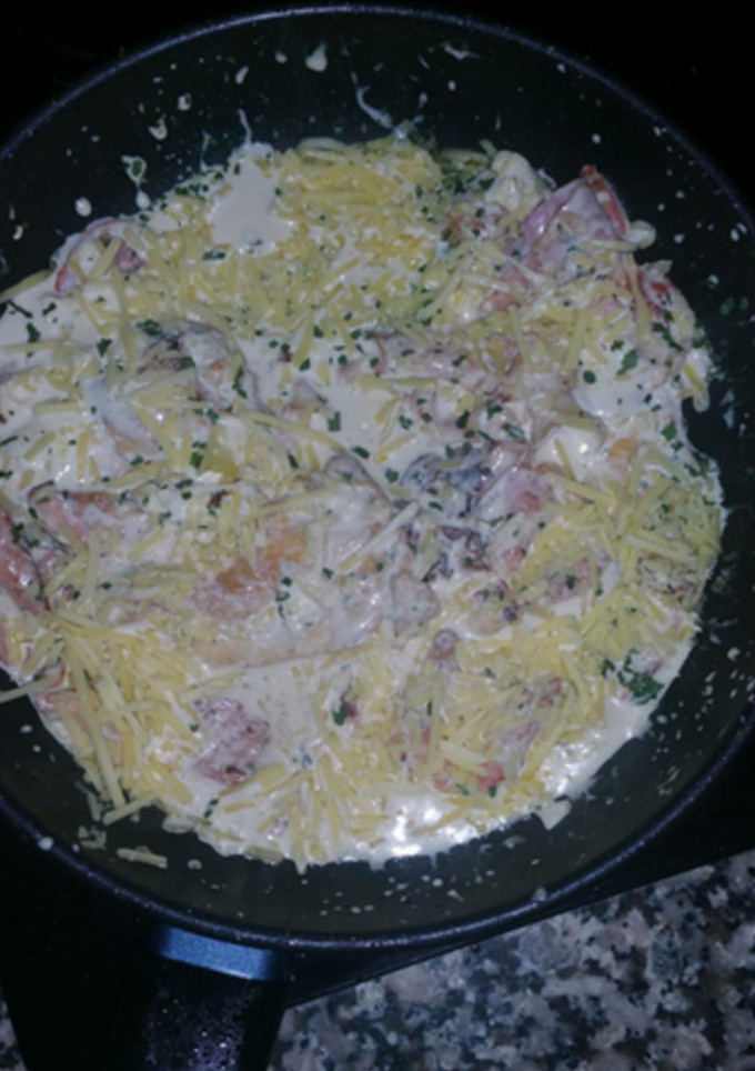 Una foto de Pechugas de pollo con beicon y nata
