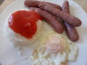 Una foto de salchichas al vino