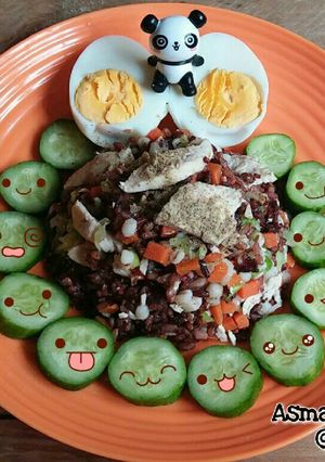 รูปของ ข้าว(ไม่)ผัดไรซ์เบอรี่อกไก่และไข่ต้ม