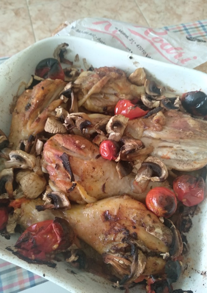 Una foto de Muslos de pollo con champiñones
