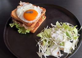 Klubszendvics salátával (Brunch 5.)