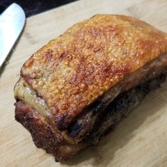 A picture of Chinese Crispy Crackling roasted pork belly 腩仔燒肉.