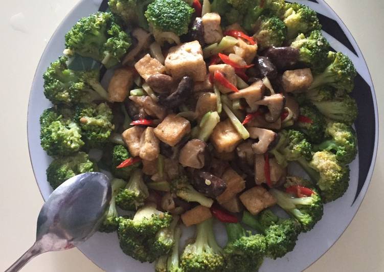 Langkah Mudah untuk meracik Jamur shitake dan brokoli lada hitam, Sempurna