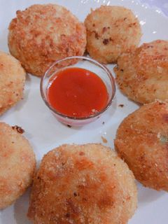 A picture of Chicken cheese bread balls recipe.
