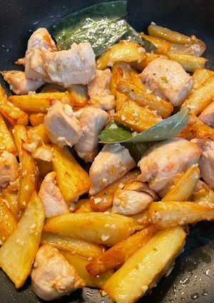 Una foto de Pollo al ajo cabañil