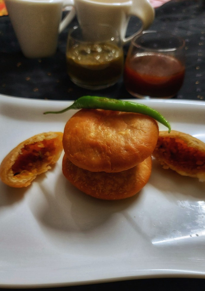 मूंग दाल की कचौड़ी (moong dal ki kachodi recipe in Hindi) रेसिपी मुख्य फोटो