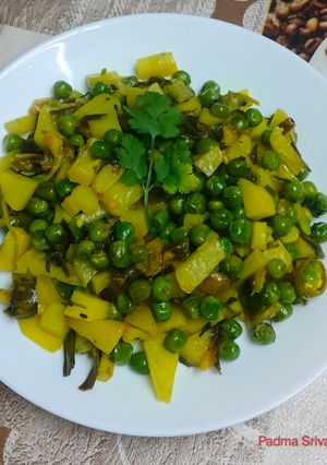 हरे मटर और आलू की घुघनी Hare Matar ki ghughni रेसिपी मुख्य फोटो