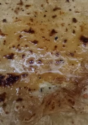 A picture of Cheesy paratha.