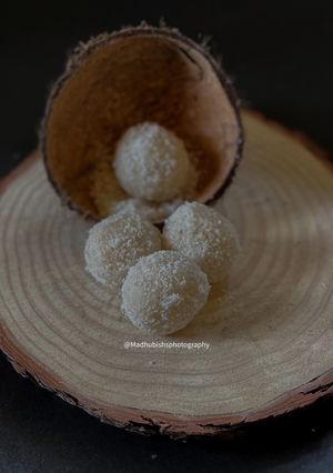নারকেল নাড়ু (Coconut ladoo recipe in English) রেসিপির প্রধান ছবি