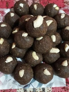 प्रथिने लोह युक्त लाडू (healthy ladoo recipe in marathi) रेसिपी चे मुख्य फोटो