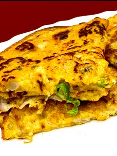 আলু ওমলেট (aloo omelette recipe in Bengali) রেসিপির প্রধান ছবি