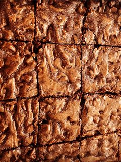 A picture of Chocolate Chip Brownies.