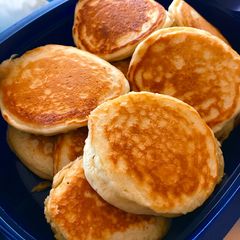 Fluffy flapjacks A picture of Fluffy flapjacks.