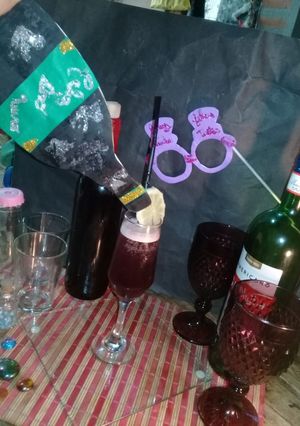 Una foto de Hora del brindis!!! Trago al Rojo Vivo!!!👌🍷🍷