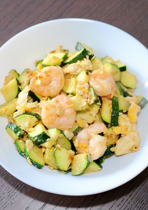 รูปของ ซูกินีผัดไข่และกุ้ง