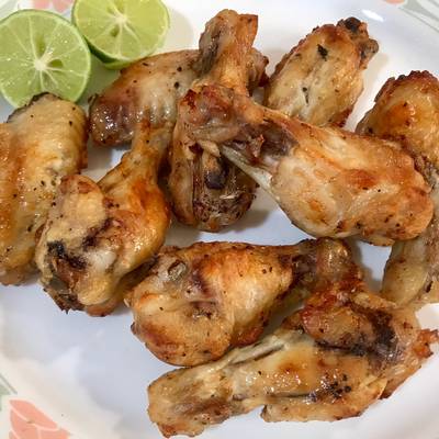 Alitas de pollo al limón y pimienta en airfrier Receta de Maria Luisa  Aguilar- Cookpad