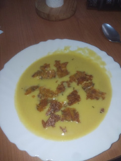 Una foto de Crema de verduras con galleta salada