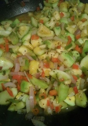 Una foto de Zapallitos revueltos con verduras 🇦🇷