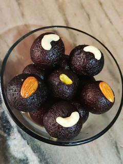 गुलाब जामुन (Gulab jamun recipe in hindi) रेसिपी मुख्य फोटो