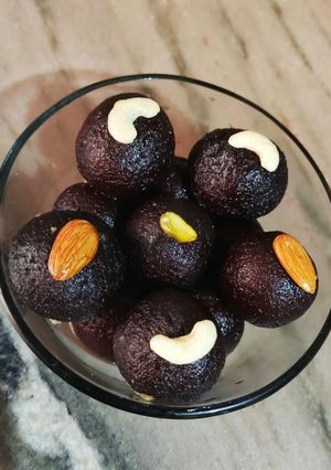 गुलाब जामुन (Gulab jamun recipe in hindi) रेसिपी मुख्य फोटो