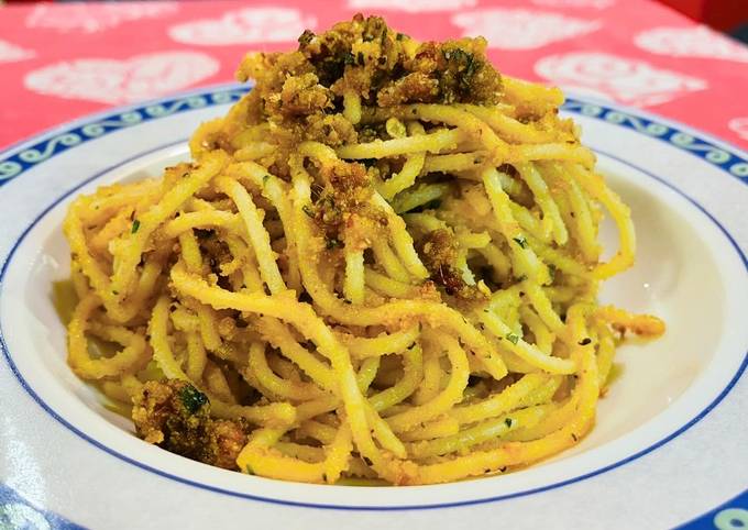 Ricetta Spaghetti con alici e pangrattato di Saverio Costantini - Cookpad