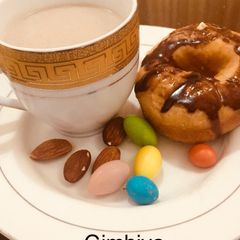 A picture of Kunun gyada And doughnuts.
