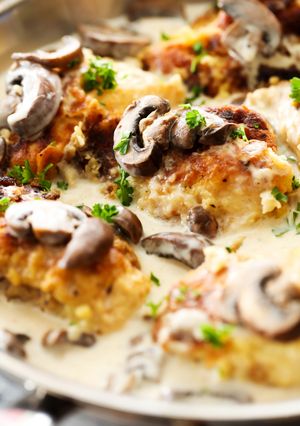 A picture of Pan-Fried Creamy Mushroom Chicken.