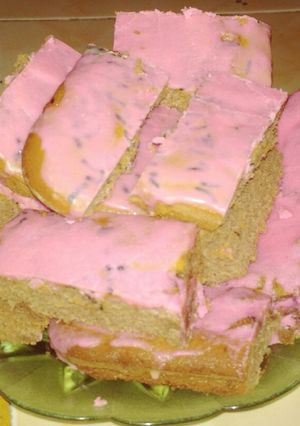 Foto resep Bolu kurma chocolatos toping coklat strowbery