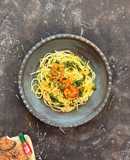 اسپاگتی و میگو با سس گارلیک باتر (Garlic butter shrimp with spaghetti)