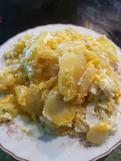Una foto de Patatas revueltas con huevo