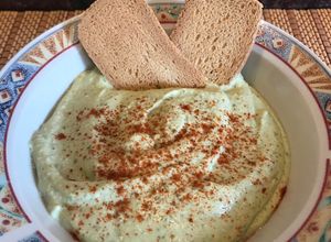 Una foto de Hummus - puré de garbanzos