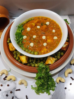 મટર પનીર(matar paneer recipe in Gujarati) રેસીપી મુખ્ય ફોટો