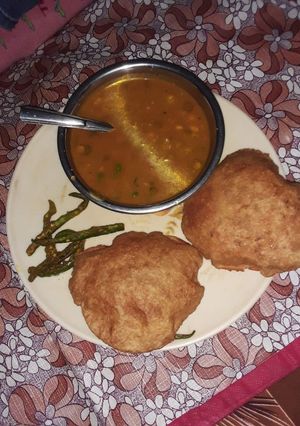 पूरी के साथ आलू की सब्जी (poori ke sath aloo ki sabzi recipe in Hindi) रेसिपी मुख्य फोटो