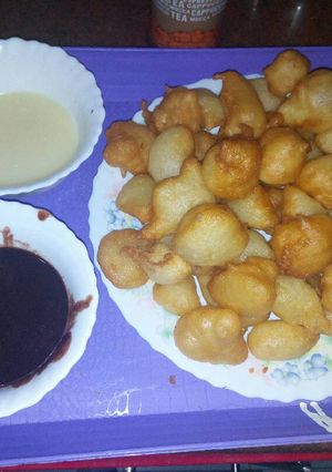 صورة لوصفة الزلابية مع صوص الشكولاتة البيضاء والسوداء 🍫
